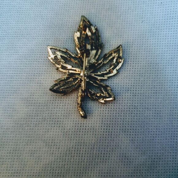 VINTAGE lot of 10 pins - Picture 4 of 5